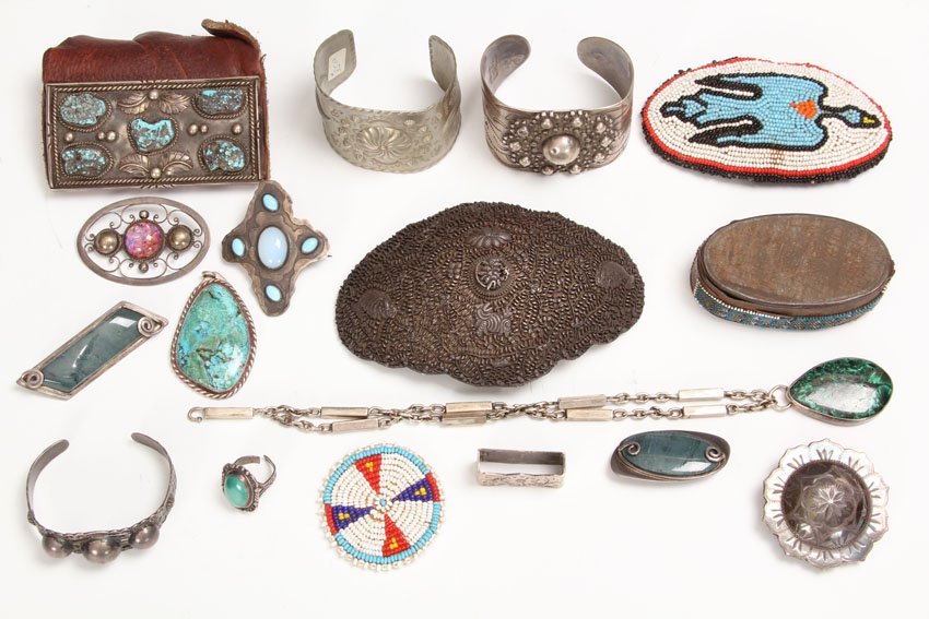 LOT OF (17) NATIVE AMERICAN ARTICLES: Jewelry, compact