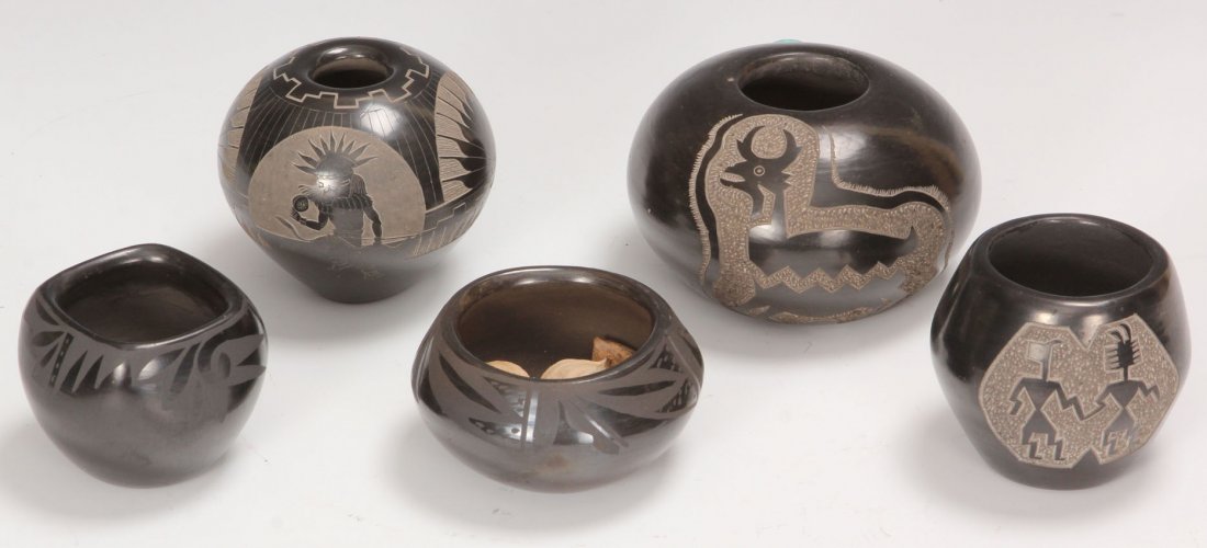 LOT OF (5) BLACK SANTA CLARA POTS: Height- 1 3/4" - 3"