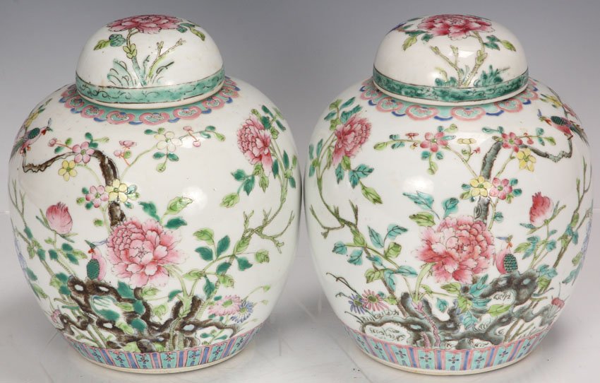 PAIR OF VINTAGE CHINESE PORCELAIN GINGER JARS: Height- 7 1/4"