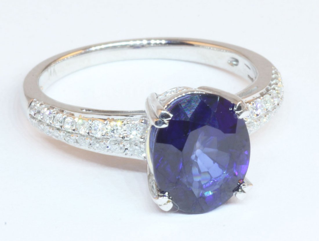 LADIES SAPPHIRE AND DIAMOND 14KT RING: Weight- 3.7 grams