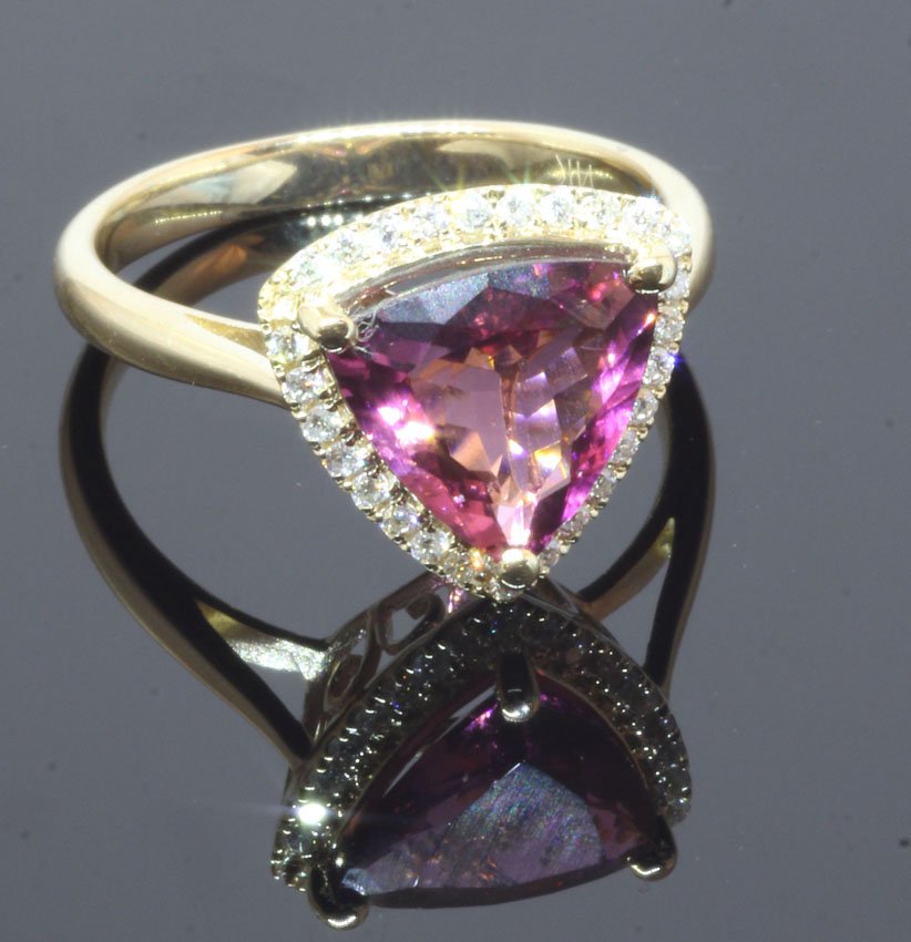 PINK TOURMALINE AND DIAMOND 14KT RING: Weight- 4.1 grams