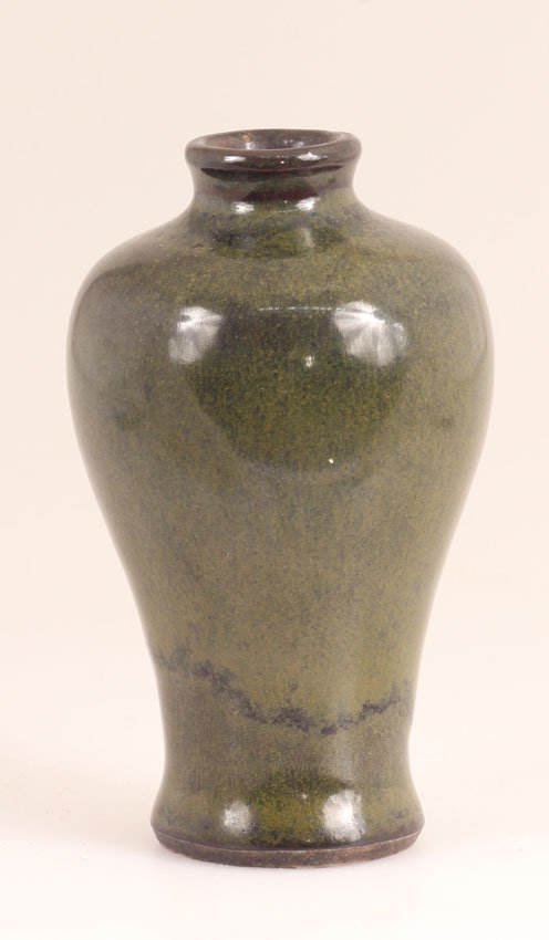 VINTAGE CHINESE TEA DUST PORCELAIN VASE: Height- 3"