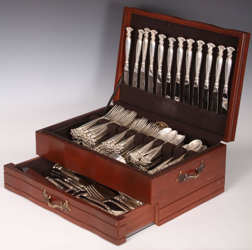 WALLACE STERLING SILVER FLATWARE SET: Total pcs- 168 includes (46) knives Total Weight- 198 troy oz