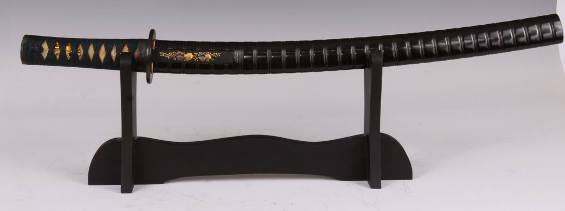 JAPANESE SAMURAI WAKASASHI, SIGNED AND DATED: Length of blade- 13 1/2" Goto fittings, no papers