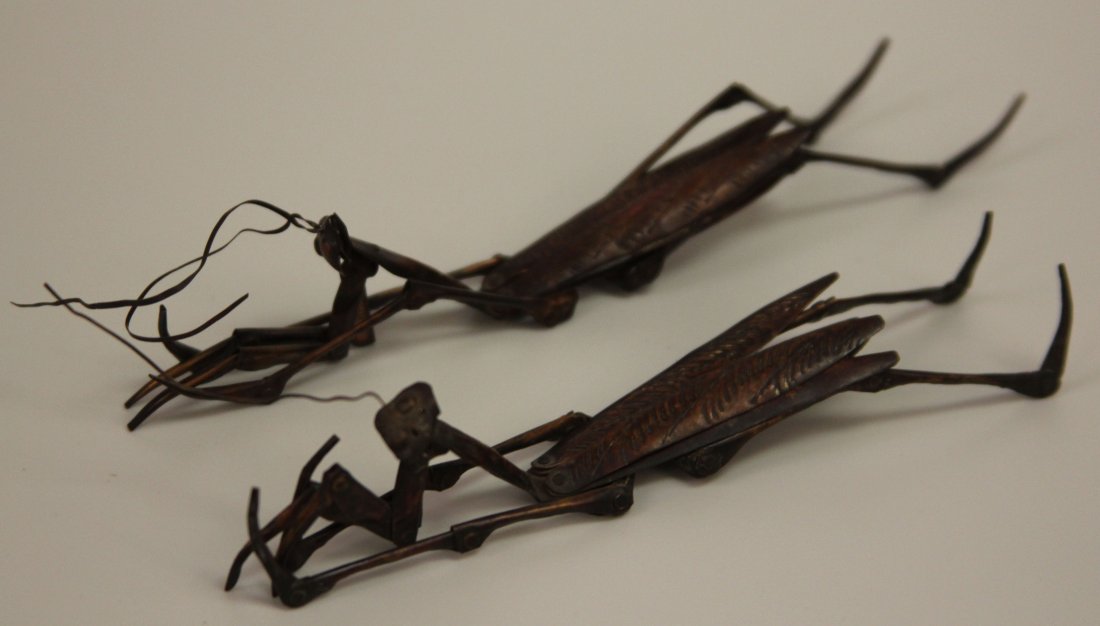 PAIR OF VINTAGE JAPANESE PRAYING MANTIS: Length- 5 3/4" Condition- antenna