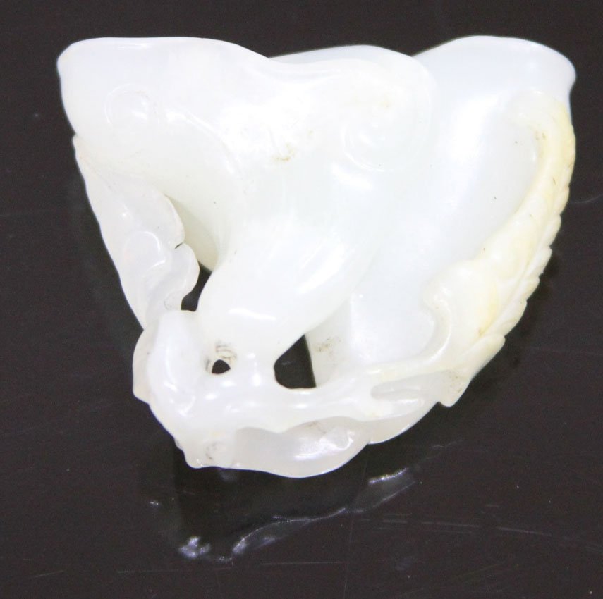 VINTAGE CHINESE CARVED WHITE JADE PENDANT: Length- 1 1/2" Weight- 21.4 grams