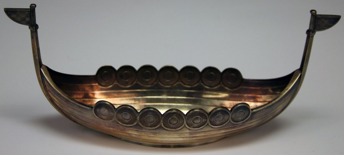 EARLY 20TH CENTURY STERLING SILVER VIKING SHIP: Length- 9 1/2" Weight- 6.5 troy oz.