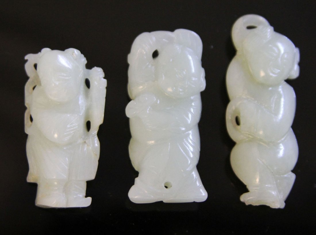 LOT OF (3) CHINESE JADE CARVINGS: 19th/early 20th century Provenance- Private Collection Of East Coast Collector Length- 1 3/4" - 2" Weight- 79.1 grams