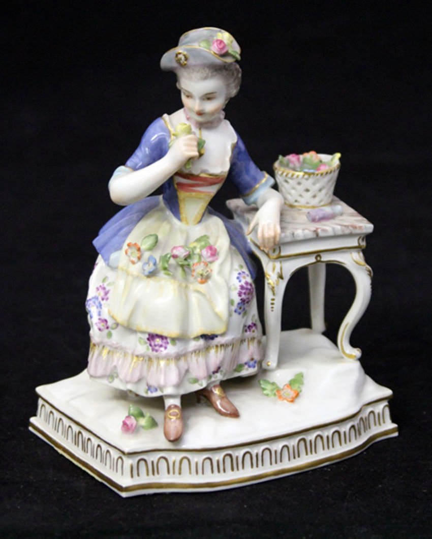 MEISSEN PORCELAIN FIGURE, 19TH CENTURY: Height- 6"