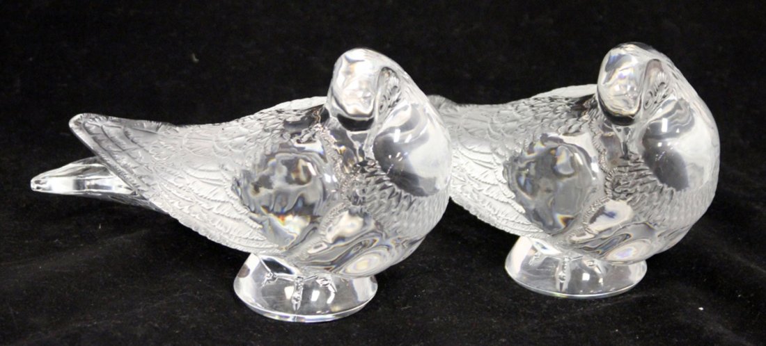 PAIR OF LALIQUE, FRENCH ART GLASS PIGEONS: Length- 10"