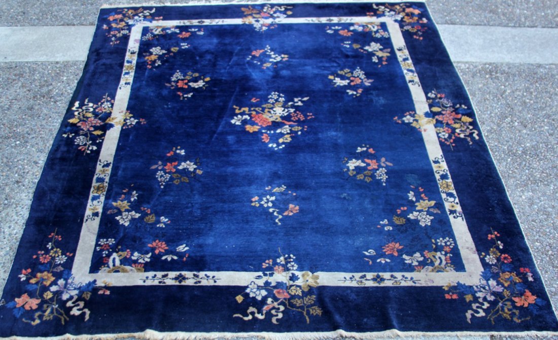 CHINESE ROOMSIZE BLUE AND WHITE CARPET: Overall- 11' 10" x 9'