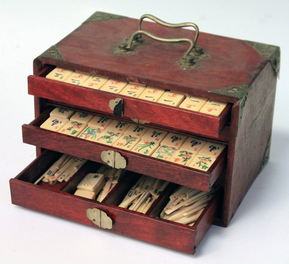 VINTAGE CHINESE MAHJONG SET WITH CASE: â€¦.
