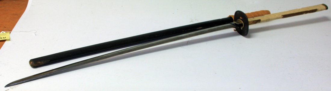 EARLY JAPANESE SAMURAI SWORD: Length- 45"