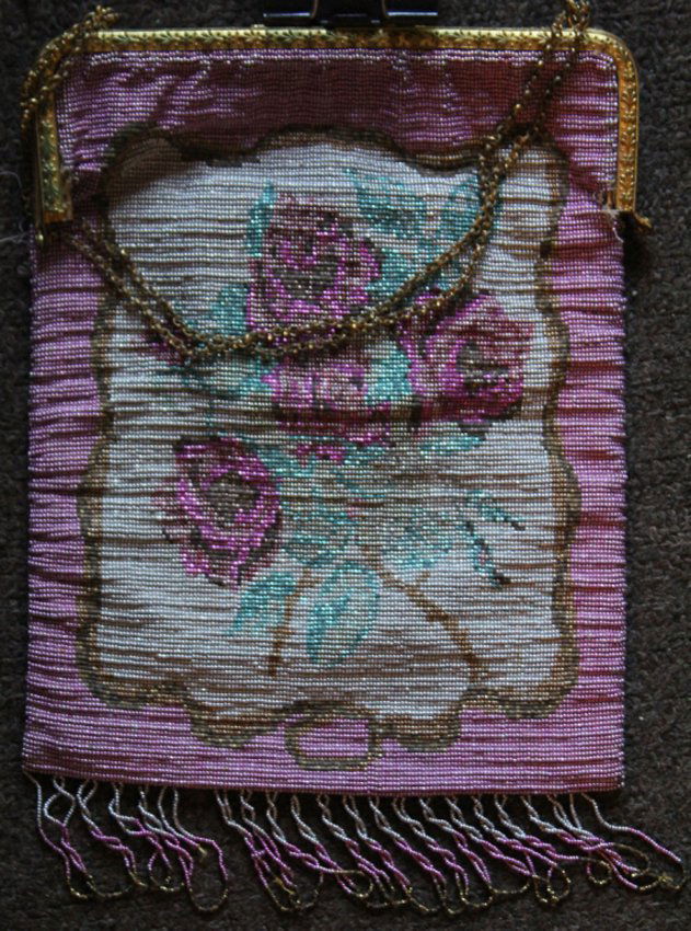 VINTAGE BEADED HANDBAG (1 of 1)