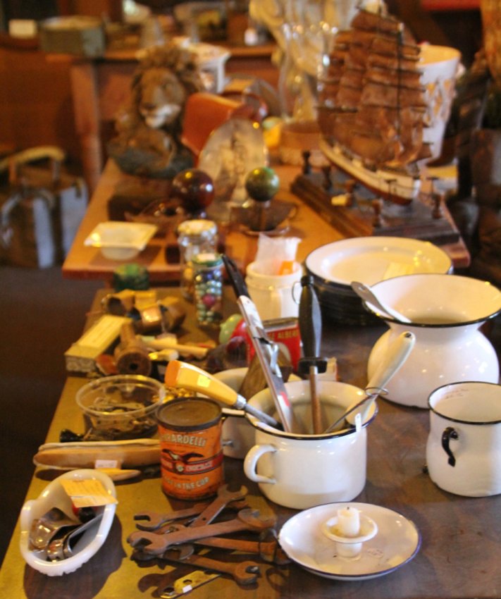 ASSORTED LOT- VINTAGE MODEL SHIPS, PLATES, KEYS (1 of 2)