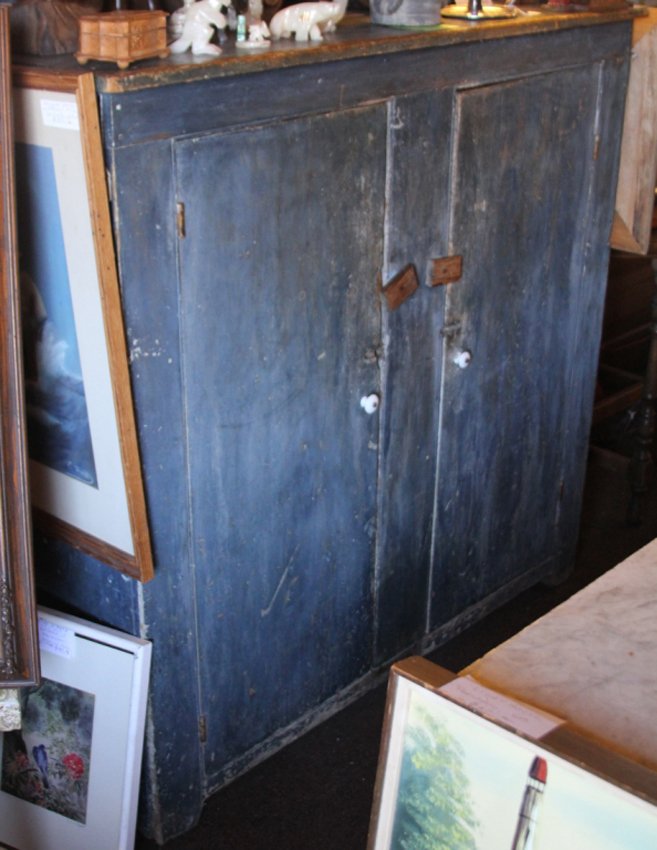 AMERICAN BLUE PAINTED DOUBLE DOOR STORAGE CABINET (1 of 1)
