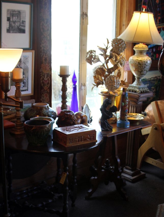 LOT OF DECORATIVE & FURNITURE (1 of 1)