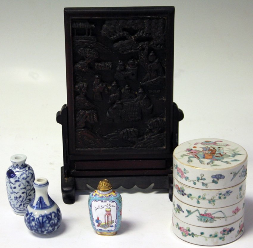 LOT OF (5) VINTAGE CHINESE PORCELAIN, TABLE SCREEN: Height of screen- 10"