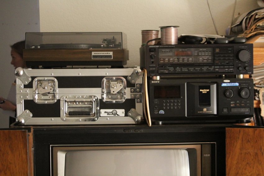 ASSORTMENT OF AUDIO EQUIPMENT: Sony mega storage ONKYO Integra Marantz Servo Control VESTAX turn table with caseItems must be picked up between 9am - 12pm on Thursday the 20th.Items are located in Gilroy, CA and the address for pic