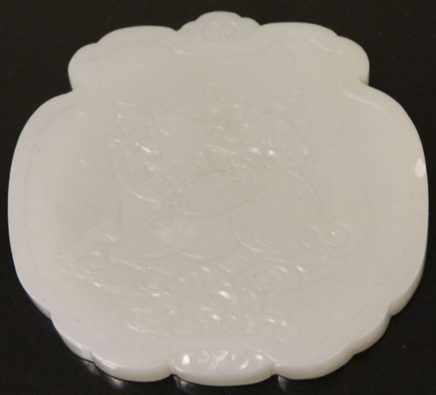 VINTAGE CHINESE JADE CARVING WITH LION (1 of 2)