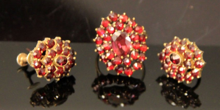 VINTAGE GARNET RING AND EARRINGS (1 of 1)
