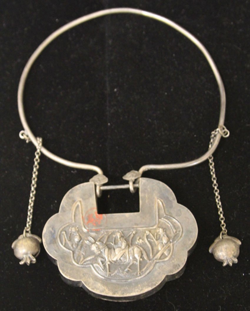 QING DYNASTY SILVER LOCK NECKLACE (1 of 2)