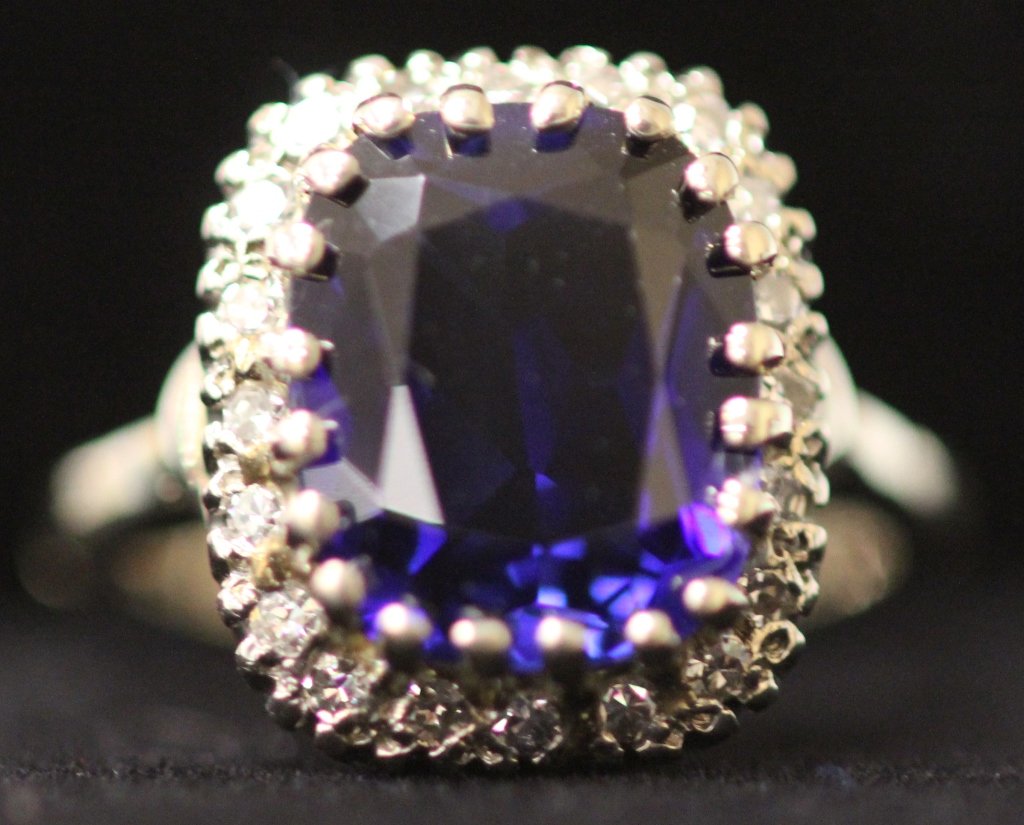 COLORED BLUE STONE SET IN 14KT RING (1 of 3)