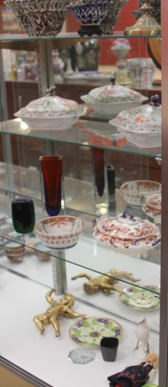 ASSORTED LOT OF MISC. PORCELAIN, ESTATE ITEMS (1 of 6)