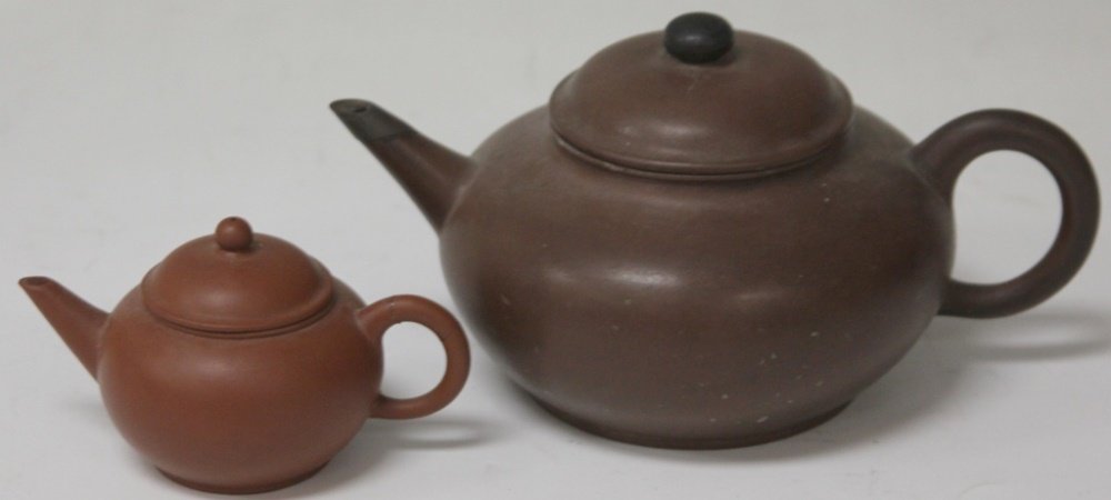LOT OF (2) VINTAGE CHINESE CLAY TEAPOTS (1 of 4)