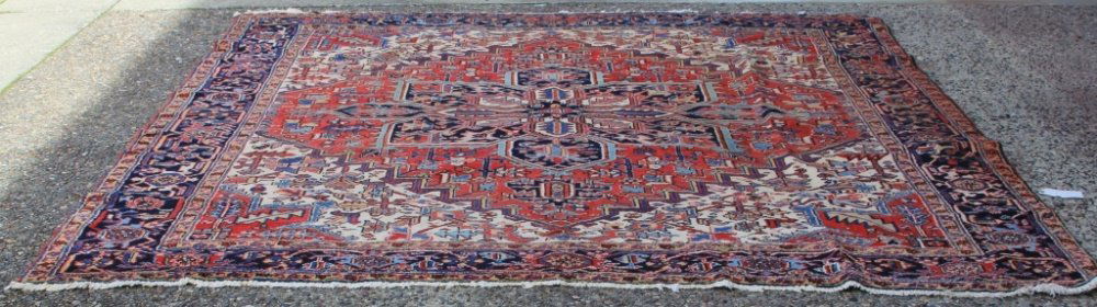 VINTAGE HERIZ ROOMSIZE CARPET (1 of 4)