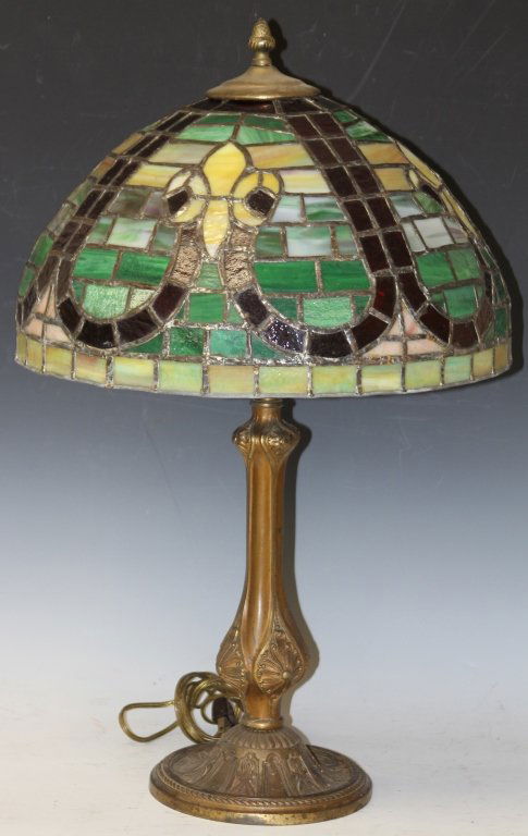 AMERICAN LEADED GLASS PARLOR LAMP (1 of 3)
