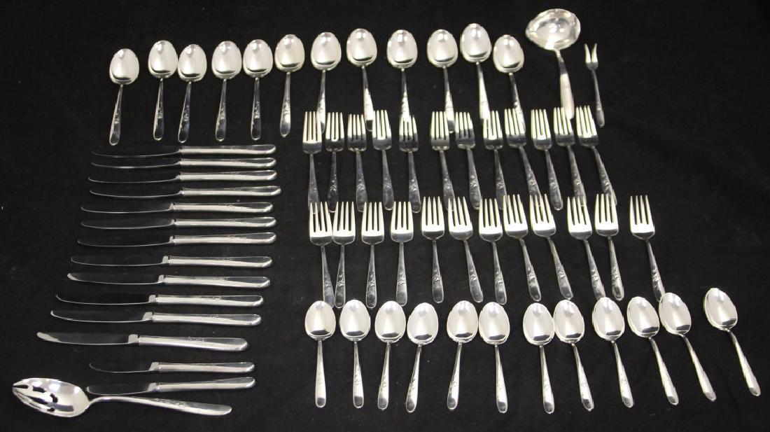 REED AND BARTON STERLING SILVER FLATWARE SERVICE (1 of 3)