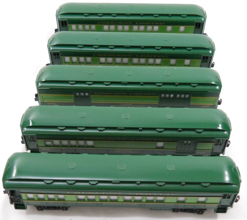 Lionel Southern Crescent Limited Passenger Train C: This Lionel Southern Crescent Train set includes five cars complete with their ORIGINAL BOXES, and you get all five for one winning bid! Here we have 6-9530 - baggage car, 6-9531 - combo car, 6-9532 -