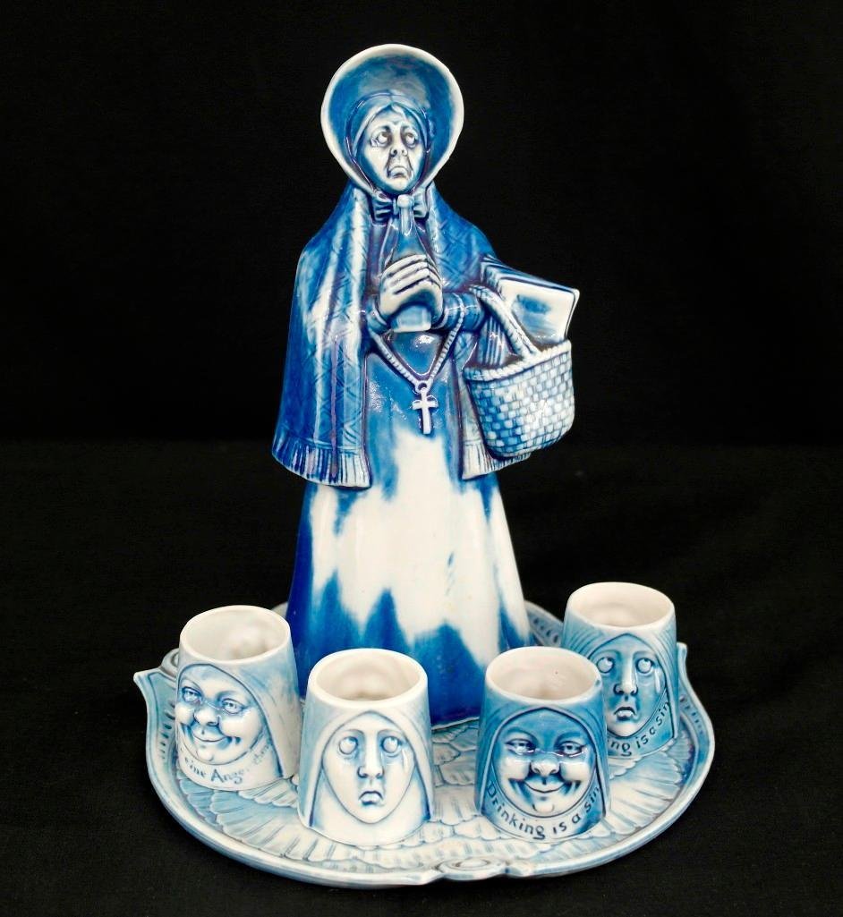 Schafer & Vater Set - Blue Tray, Happy & Sad Nun Cups: This Schafer & Vater set is comes in the blue color and is comprised of three individual parts: A blue, clamshell "Fancy Tray" (measures approximately 7" tall x 7" wide) Four Happy & Sad Nun Cups (mea