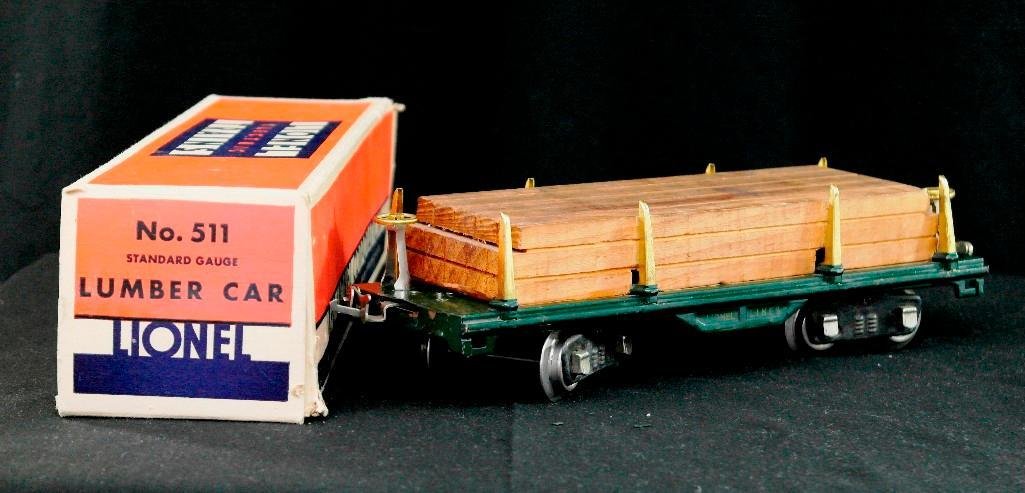 Prewar Lionel no. 511 - Standard Gauge Flat Car -: This prewar Lionel piece is no. 511 - standard gauge flat car. This lot includes the car, original wood accessory and original box. The box is in good condition with some missing flaps. The car is in 