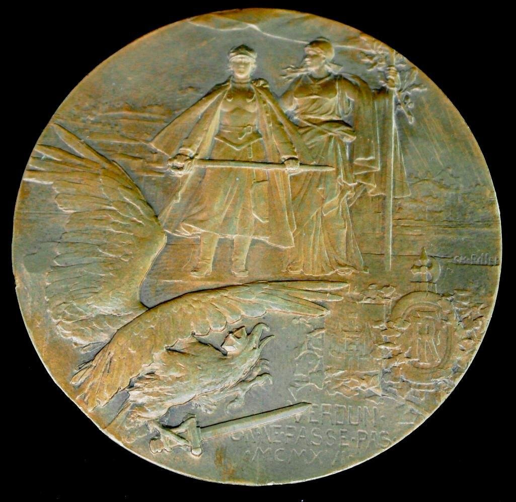 Vintage 1917 Bronze Medal - "Aux Hros de Verdun 1916" -: This vintage bronze medal commemoratesthe Battle of Verdun, a 1916 WWI battle between the French and German armies. Obverse depicts Marianne, who represents France, placing her hand on the shoulder of