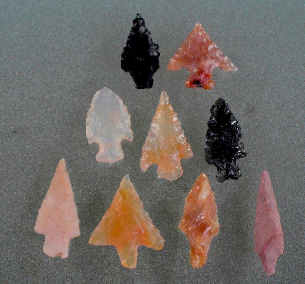Lot of 9 Arrowheads - Wakemap Mound - Columbia River: This lot features nine nice examples of Columbia River arrowheads. These were found at the Wakemap Mound site circa 1955. Located near Five Mile Rapids, Wakemap Mound is a mound at the site of Wishram