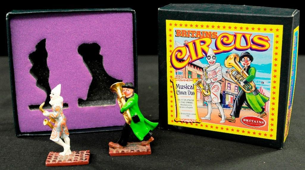 1990s Die-Cast Britains Circus Musical Clown Duo w/Box: This is a Britains 1990s die-cast 1:32 scale model of a circus musical clown duo. One of the clowns is playing the saxophone, and the other is playing a tuba. Each piece is approximately 2-1/2 inches 