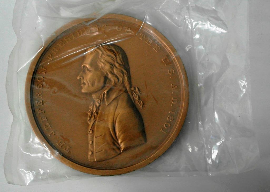 Thomas Jefferson Indian Piece Medal (Restrike): Offered is arestrike of the Jefferson Peace Medal. This medal from the U.S. Mint commemorates the issuance of the Indian Peace Medal in 1801 under the Administration of President Thomas Jefferson. Thi