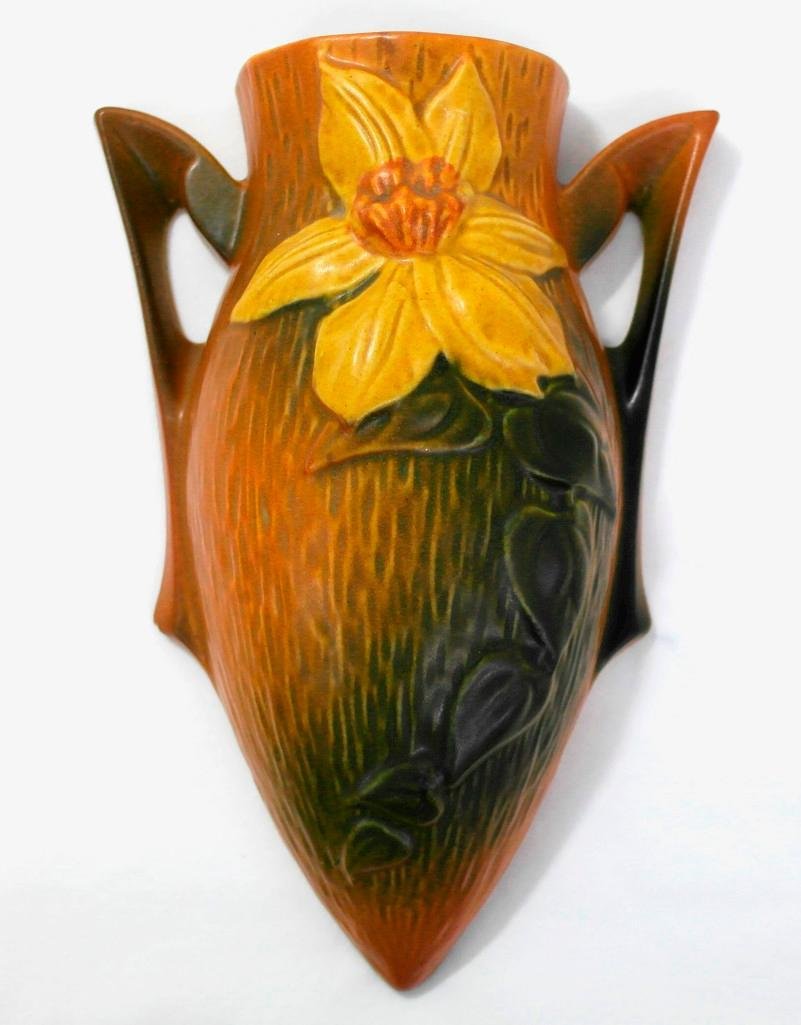 Roseville Clematis Wall Pocket: Offered is this Clematis wall pocket in autumn brown. This design/line of pottery was introduced in 1944, and this piece is in excellent, clean condition with good color and no chips, cracks, or repai