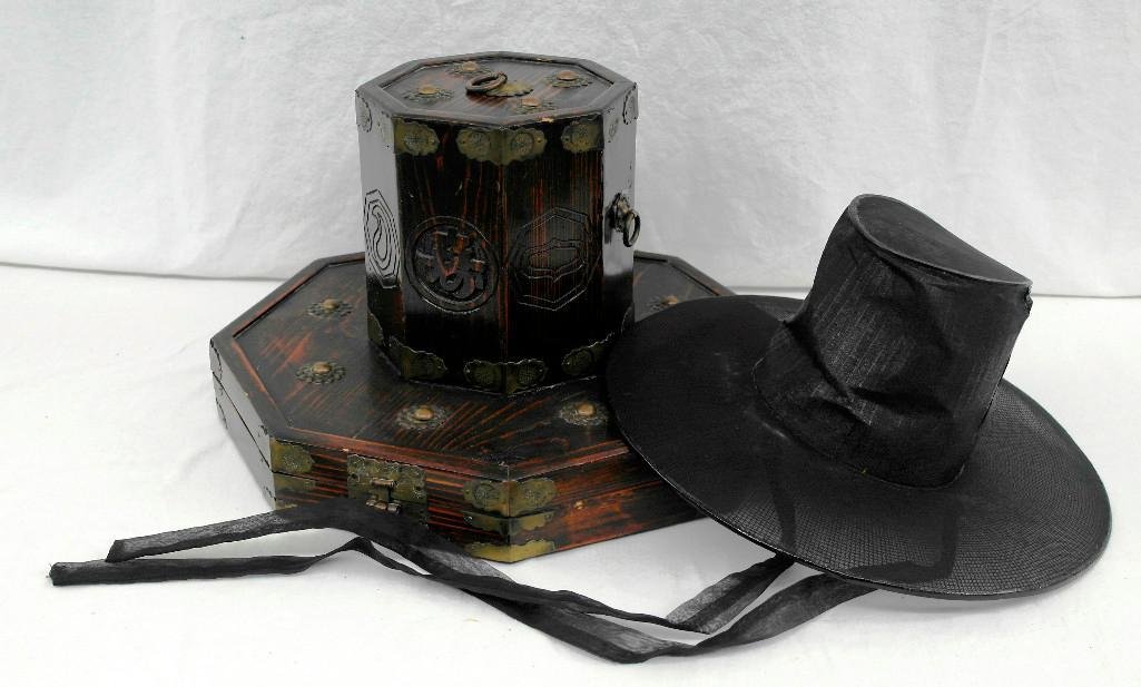 Vintage Oriental Wooden Hatbox and Black Mesh Hat (1 of 8)