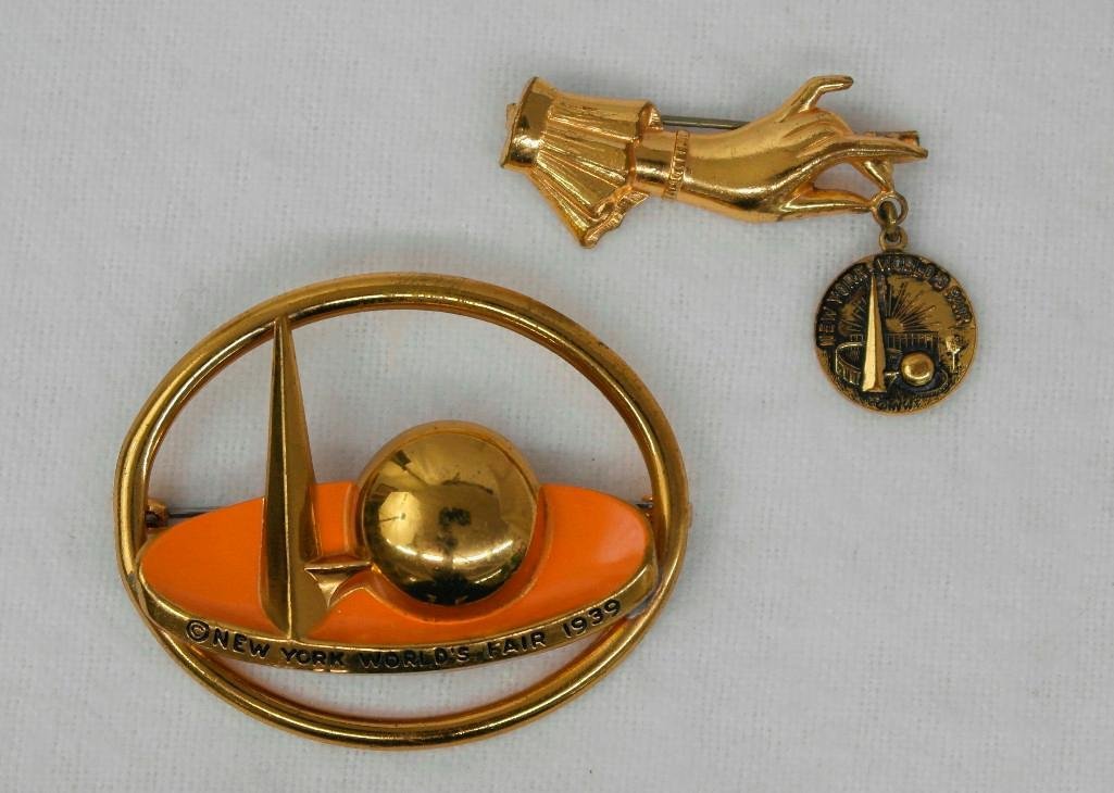 2 New York World's Fair Souvenir Pins (1 of 5)