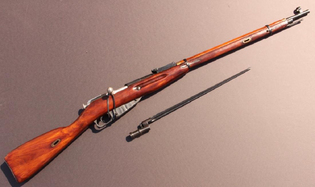 Russian Mosin Nagant Military Rifle: Russian Mosin Nagant 7.62 x 54 military rifle, reconditioned, bayonet, model 91/30.