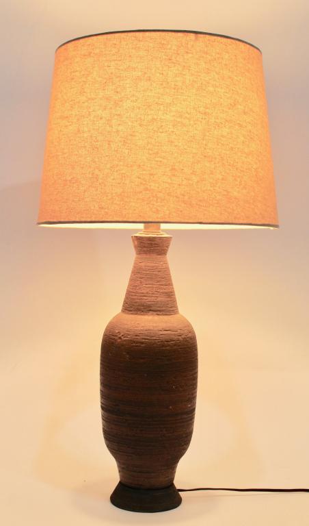 Lee Rosen for Design Technics Lamp: mid-century modern ceramic table lamp, brown with horizontal lines, gritty finish, c. 1955-60, good condition, 18" to single socket.