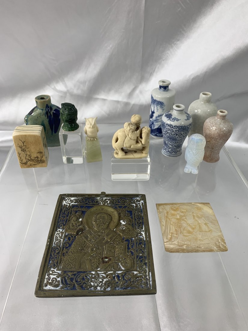 Estate lot 12 pcs- Sabino, Snuff bottles, Chinese Vases: Estate lot 12 pcs-Sabino, Snuff bottles, Chinese Vases. Group of 12 small cabinet collectibles. Five Chinese snuff bottles, 2 carved owls on pedestals, Sabino owl, two carved Chinese items (pachyderm 