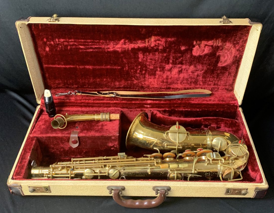 G. Conn Alto Saxophone - Brilhart Ebolin Mouthpiece #4: G. Conn Alto Saxophone - Brilhart Ebolin Mouthpiece #4. Saxophone is Made by G. Conn Company in Elkhart IN. Saxophone is in original case. In good condition.