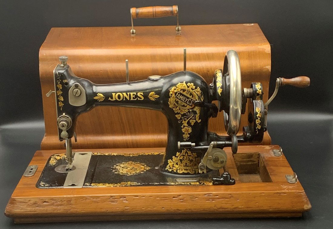 Antique Jones Family CS Hand Crank Sewing Machine: Antique Jones Family CS Hand Crank Sewing Machine. Serial number: 468548 sewing machine with original case. Sewing machine on wood base measure 12" tall x 19 1/2" wide x 10 1/2" deep. In good conditio
