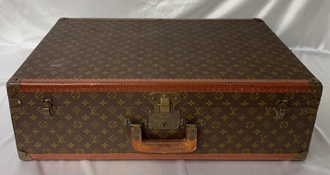 Vintage Louis Vuitton Hard Case Luggage: Vintage Louis Vuitton Hard Case Luggage. Measure 18 1/2" tall x 27 1/2" wide x 8 1/2" deep. Wear consistent with age and use. In good condition.
