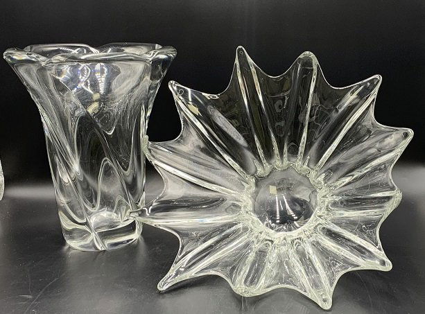 2 Daum France Mid-Century Abstract Crystal Vase & Bowl: 2 Daum France Mid-Century Abstract Crystal Vase & Bowl. Crystal vase measures 12" tall & weights: 20 lbs. 12 pointer bowl measures 7 1/2" tall 17" wide & weights: 12.5 lbs. In good condition.