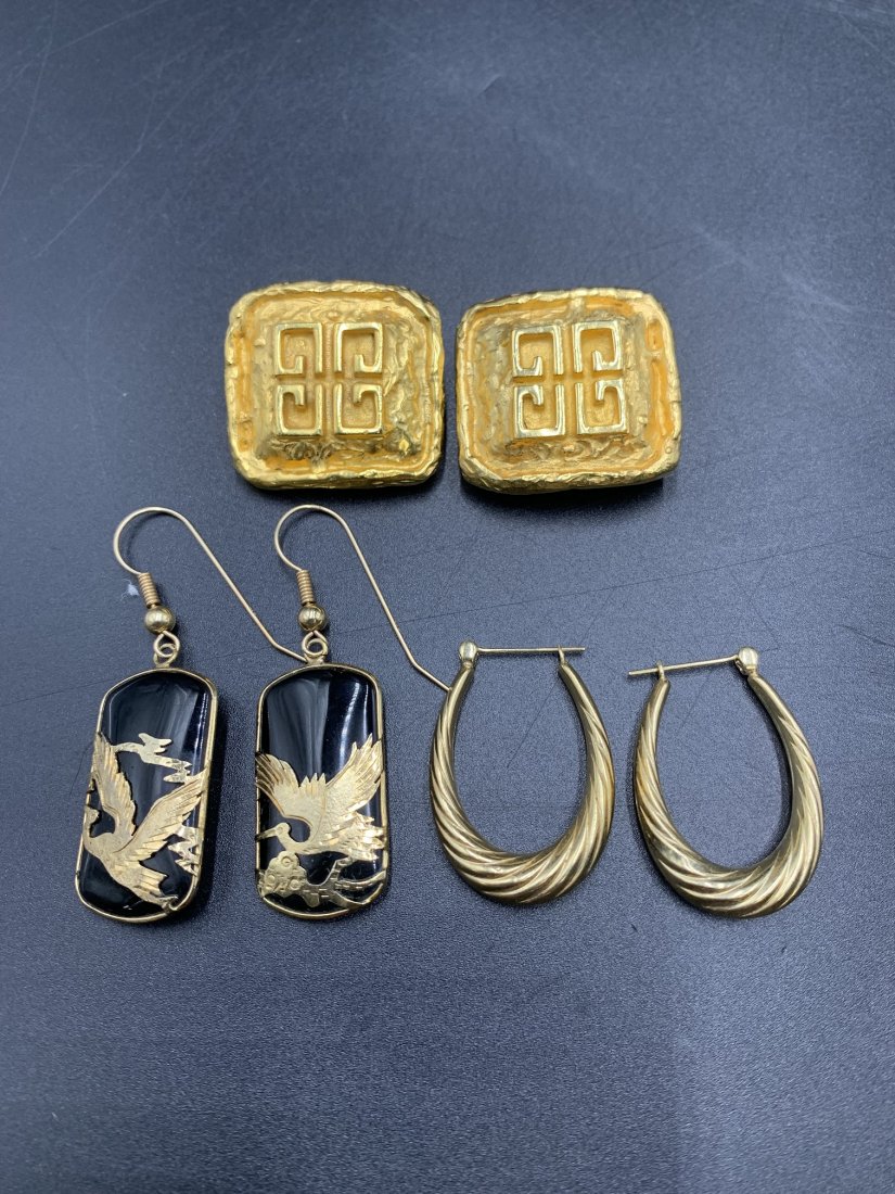 Lot of 3 Vintage Earrings 14k gold, 14k Onyx & Givenchy: Lot of 3 Vintage Earrings 14k gold, 14k/Onyx & Givenchy. 14k yellow gold ribbed oval hoop earring measures 1 1/2" & weights: 3.2g. 14k gold & black onyx earring with crane design measure 2". Vintage G